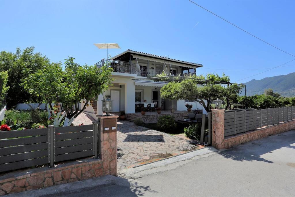 "Elegant & Quiet House" Apartment Igoumenitsa Ngoại thất bức ảnh